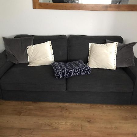 2 X Double Rooms In Cheam المظهر الخارجي الصورة