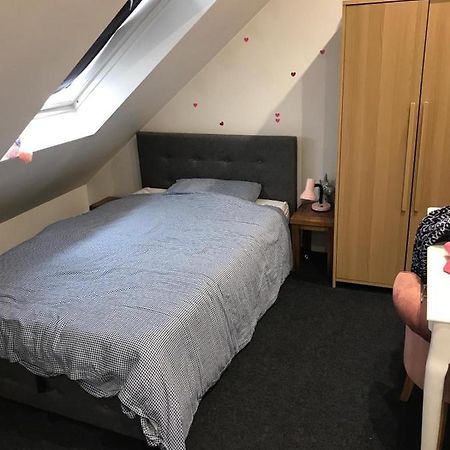 2 X Double Rooms In Cheam المظهر الخارجي الصورة