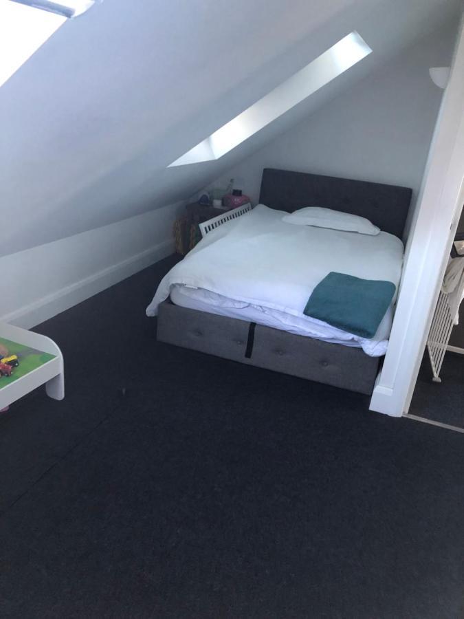 2 X Double Rooms In Cheam المظهر الخارجي الصورة