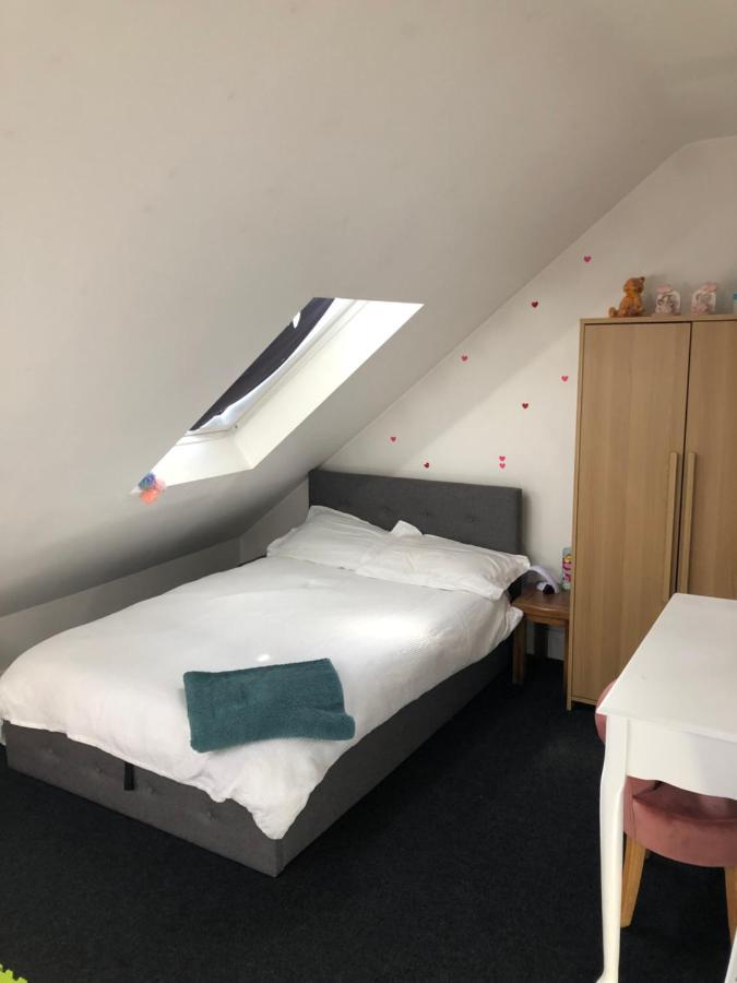 2 X Double Rooms In Cheam المظهر الخارجي الصورة